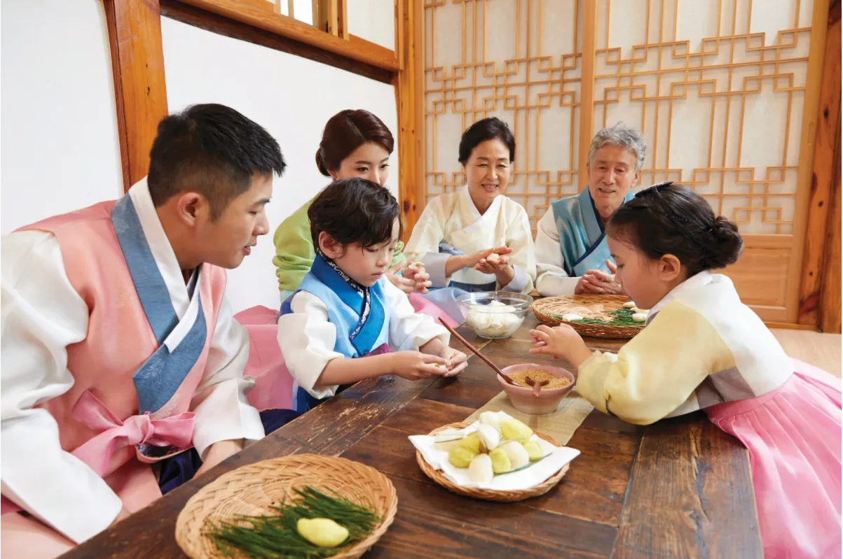 Gia đình Hàn Quốc chuẩn bị lễ cúng trong dịp Chuseok