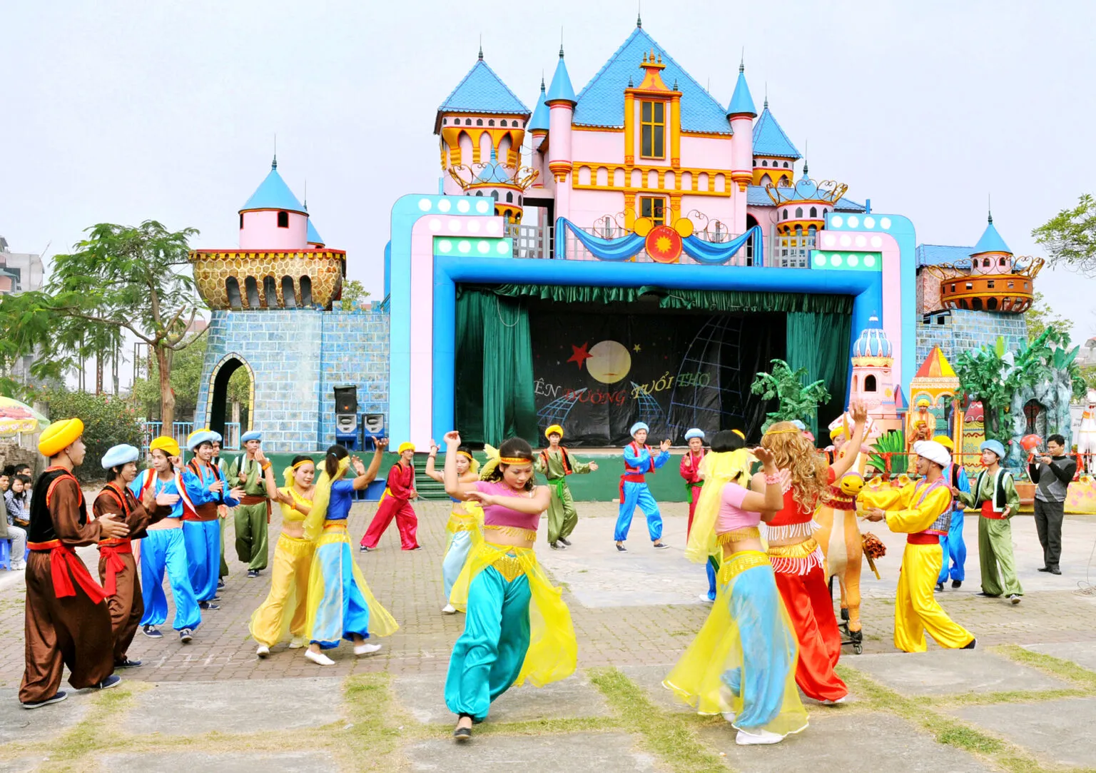 công viên nước hồ tây với nhiều hoạt động thú vị