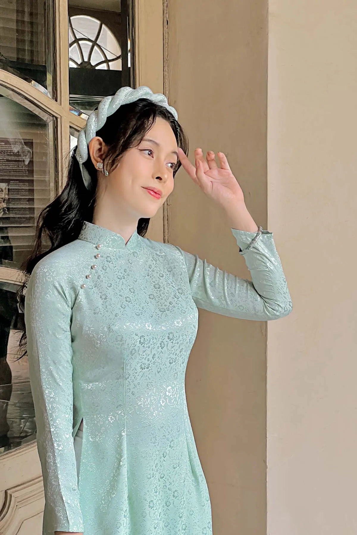 Vải gấm xuất hiện rất nhiều trong các trang phục áo dài truyền thống (Nguồn: Internet)