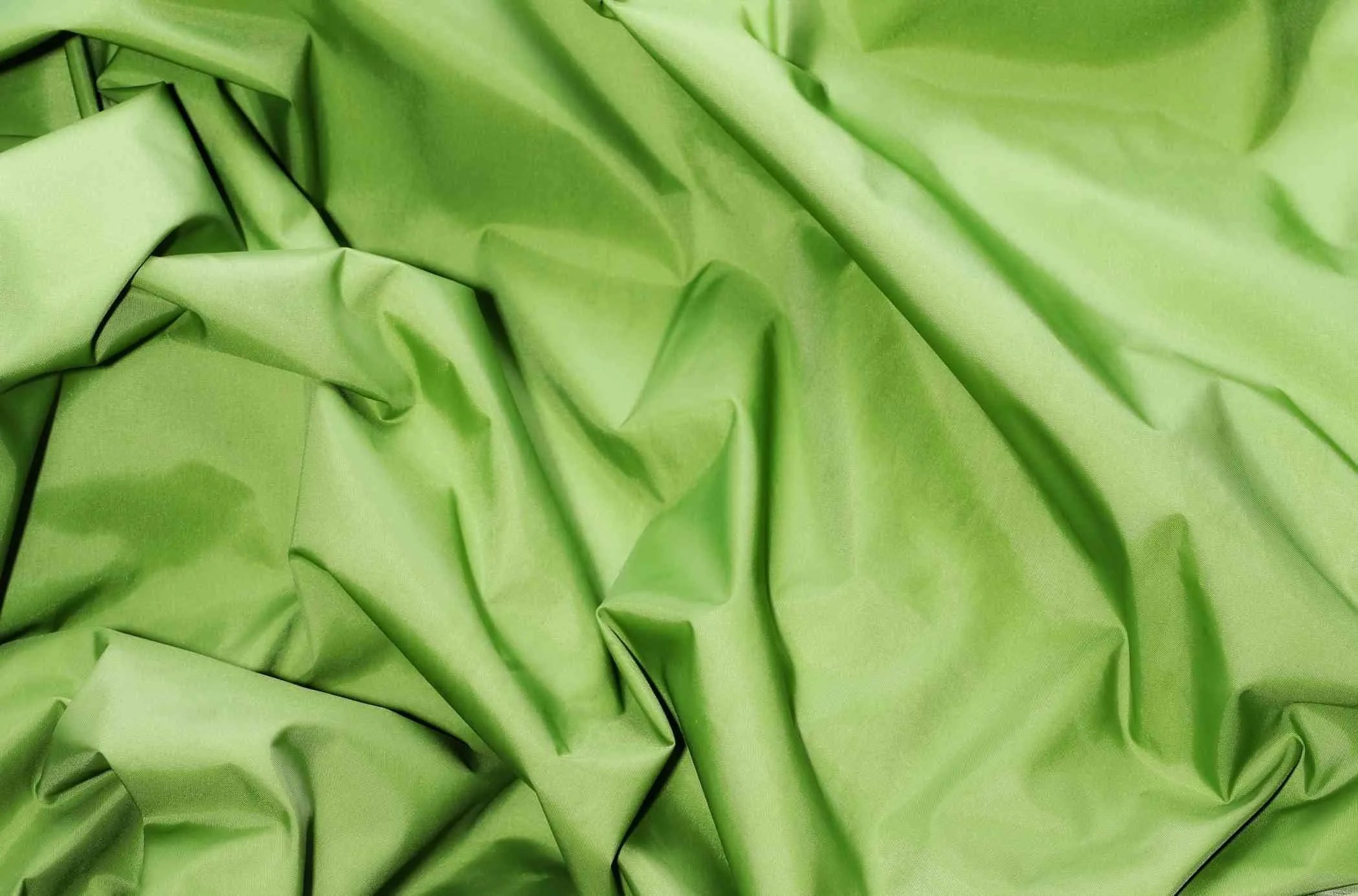 Vải nylon được tạo ra từ sợi polyamide có nguồn gốc từ hóa dầu