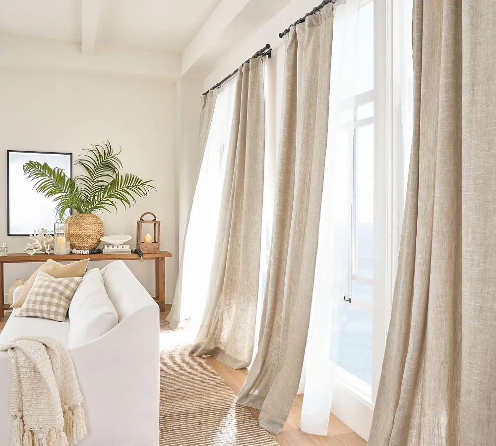 Rèm vải thô đũi linen tạo không gian thoáng sáng và gần gũi với thiên nhiên