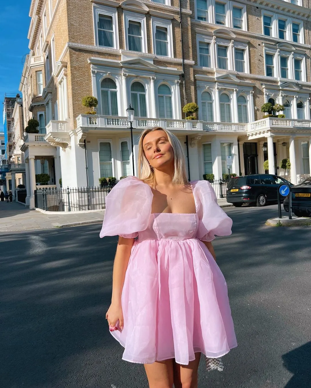 Váy baby doll tay phồng dễ thương, hack tuổi (Nguồn: Internet)