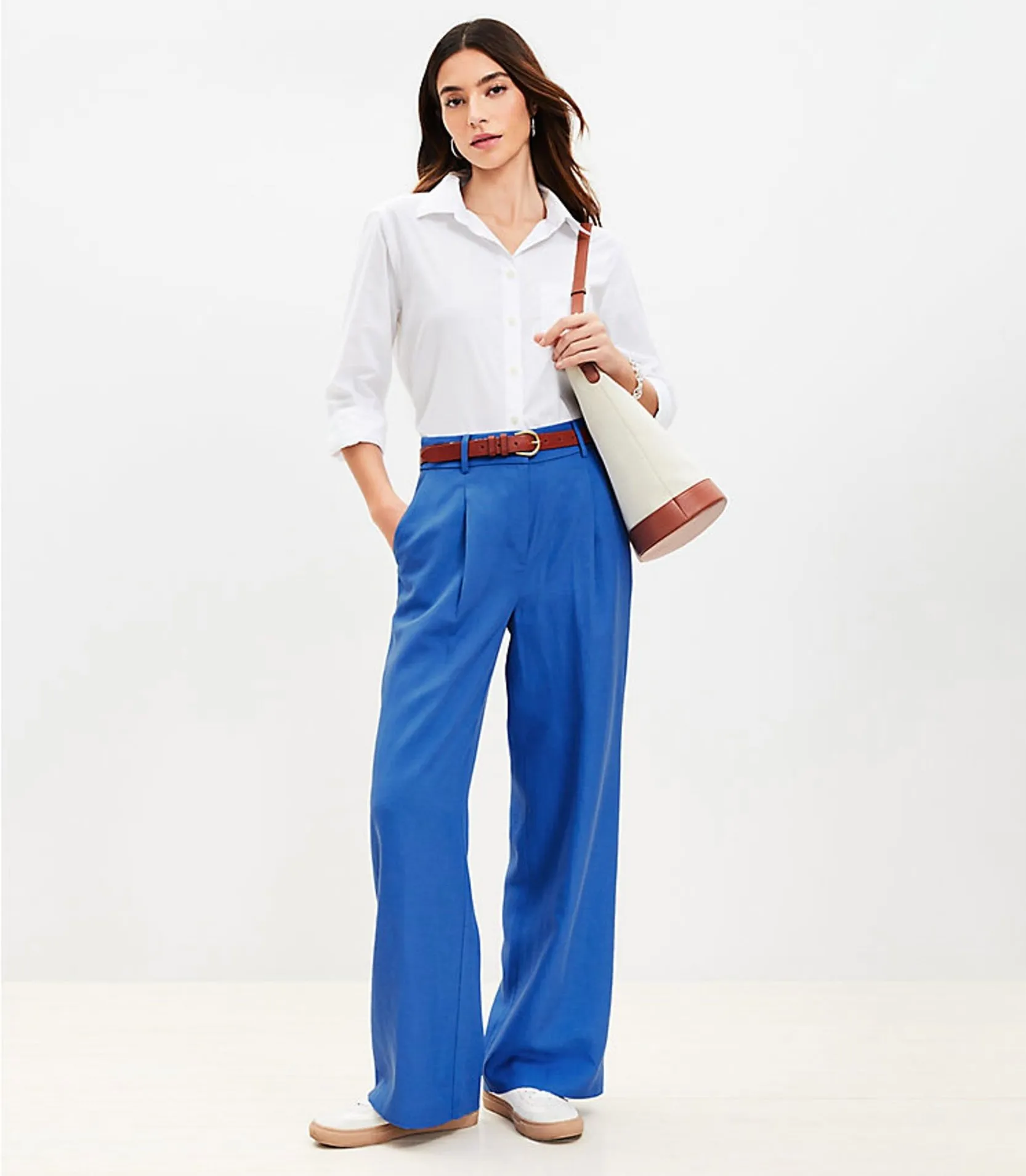 Vẻ đẹp thanh lịch, đơn giản khi phối màu xanh Coban với trắng (Nguồn: Internet)