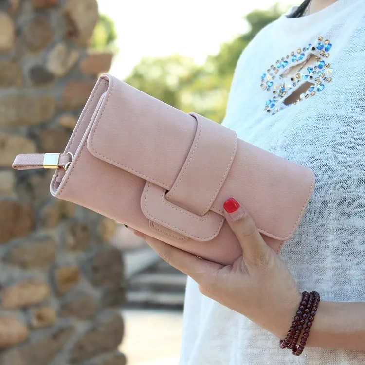 Ví cầm tay rất thiết thực là vật dụng mẹ sử dụng hàng ngày (Nguồn: Internet)