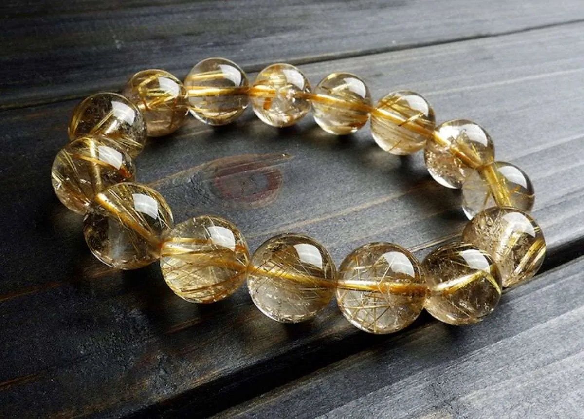 Vòng tay phong thủy là món quà ý nghĩa dành tặng mẹ nhân dịp 20/10 (Nguồn: Internet)