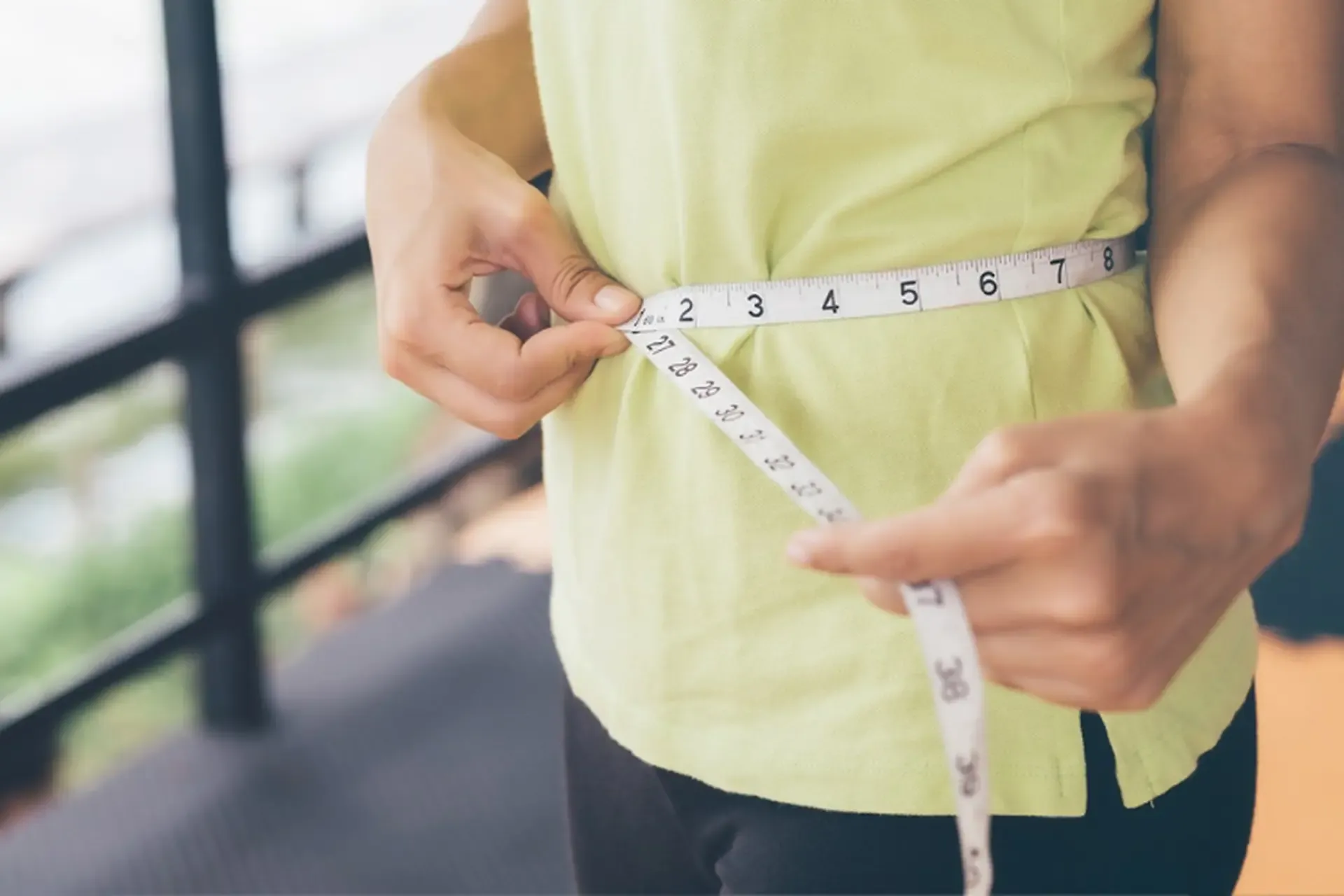 Waist là phần cơ thể nằm giữa ngực và hông, thường là chỗ thon gọn nhất trên thân người (Nguồn: Internet)