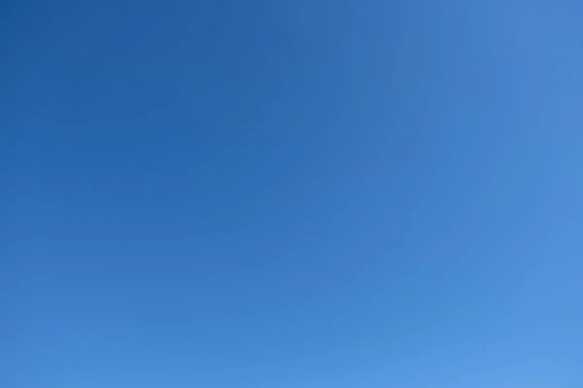 Xanh lam là màu xanh dương, nằm giữa màu xanh lá cây và màu tím trên dải quang phổ (Nguồn: Internet)