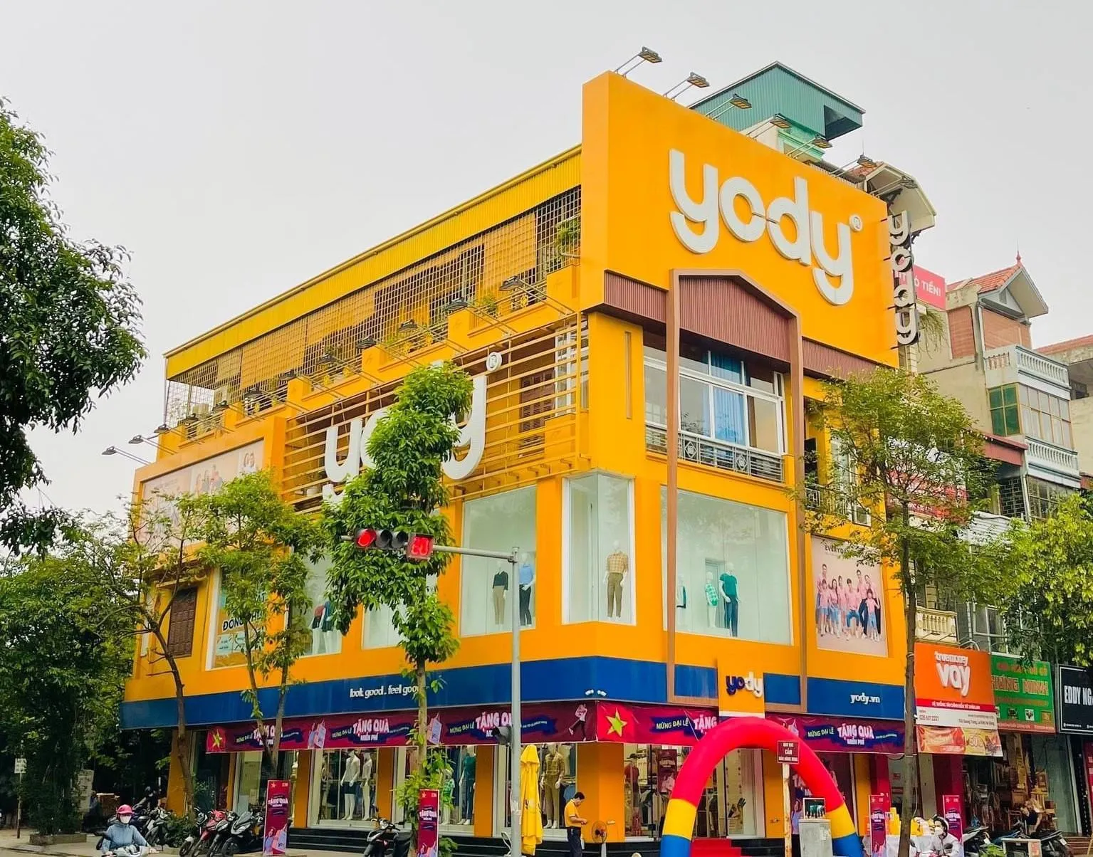 Yody là shop bán áo khoác nam đẹp thuộc phân khúc phổ thông